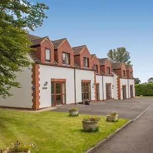 White Rose Cottages, Near Apartment Thirsk