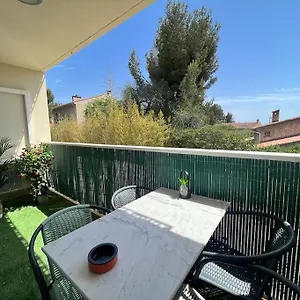 https://le-peymian.fr-provencehotel.com