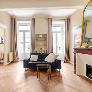 https://magnifique-appartement-renove.midi-pyreneeshotels.com